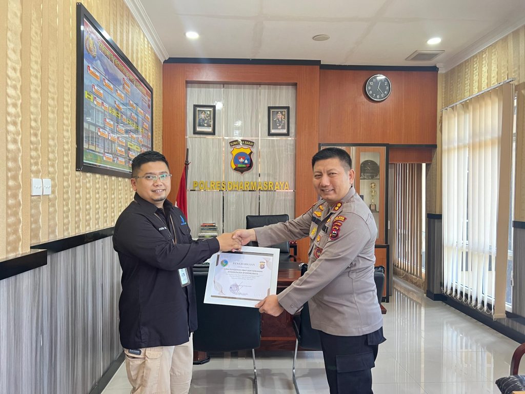 Polres Dharmasraya Berikan Penghargaan Kepada Loka Pengawas Obat dan Makanan