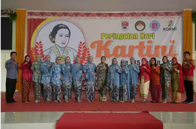 “Peringatan Hari Kartini 2024: Dharma Wanita Persatuan (DWP) Mesuji Gelar Sosialisasi Line&nbsp;Dance”