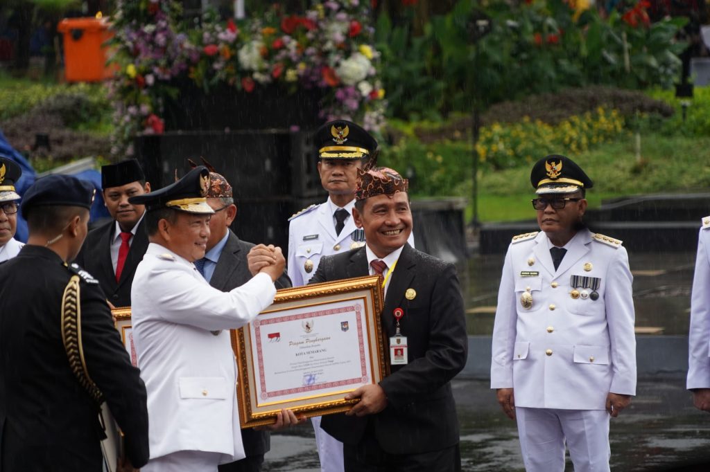 Pemkot Semarang Raih Prestasi 10 Kota dengan Penyelenggaraan Pemerintahan Daerah&nbsp;Terbaik
