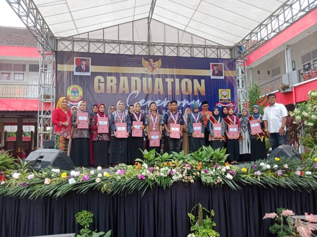 Ada Pertemuan Juga Ada Perpisahan, Ina: Jangan Putus&nbsp;Sekolah