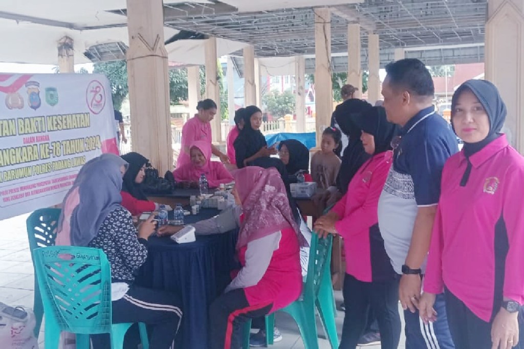 HUT Bhayangkara ke-78: Polsek Barumun Adakan Pemeriksaan Kesehatan dan Pengobatan&nbsp;Gratis