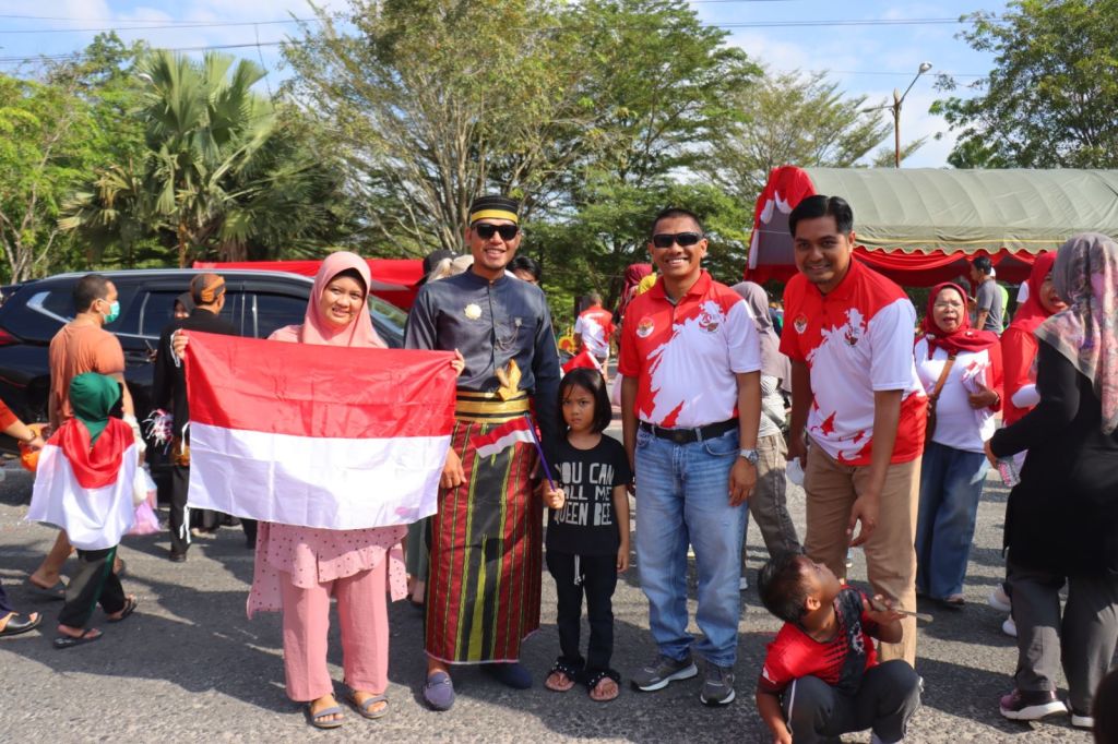 Kapolres Kobar Hadiri Festival Merah Putih Dan Pencanangan Gerakan 10 Juta Bendera