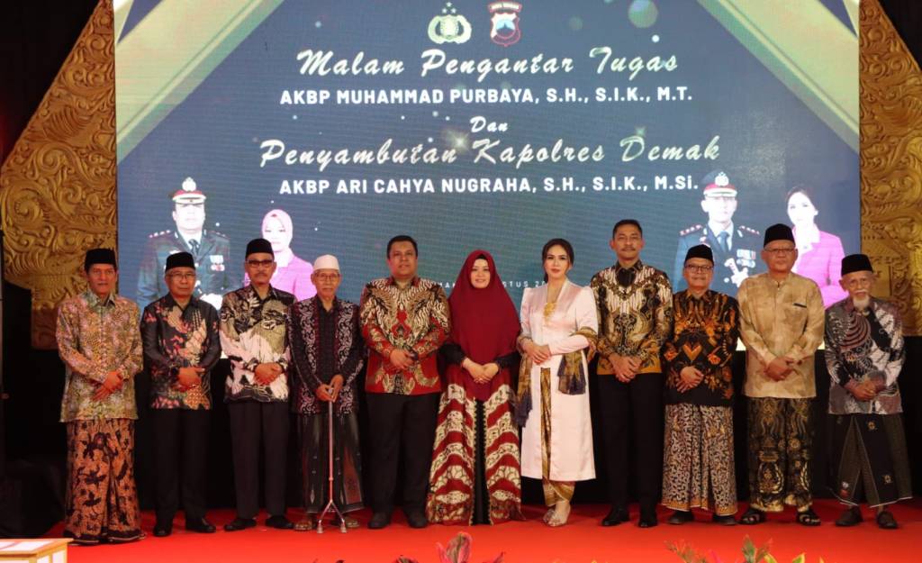 Polres Demak Gelar Acara Malam Pengantar Tugas untuk AKBP Muhammad Purbaya dan Penyambutan AKBP Ari Cahya&nbsp;Nugraha