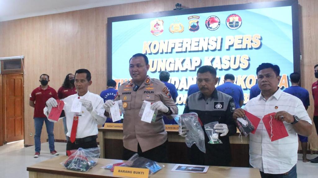 Polres Blora Amankan 3 Orang Pria Diduga Pelaku Tindak Pidana Narkoba di Perempatan Biandono