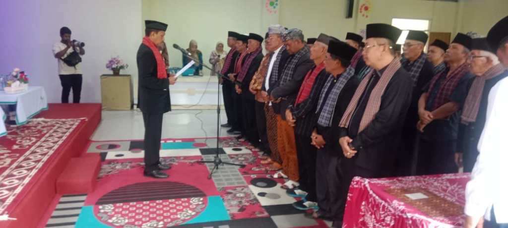 Pengurus LKAAM Kecamatan Ampek Angkek 2024-2029 dikukuhkan, Bupati Agam : Tingkatkan Sinegitas Pemangku Adat dengan&nbsp;Pemda