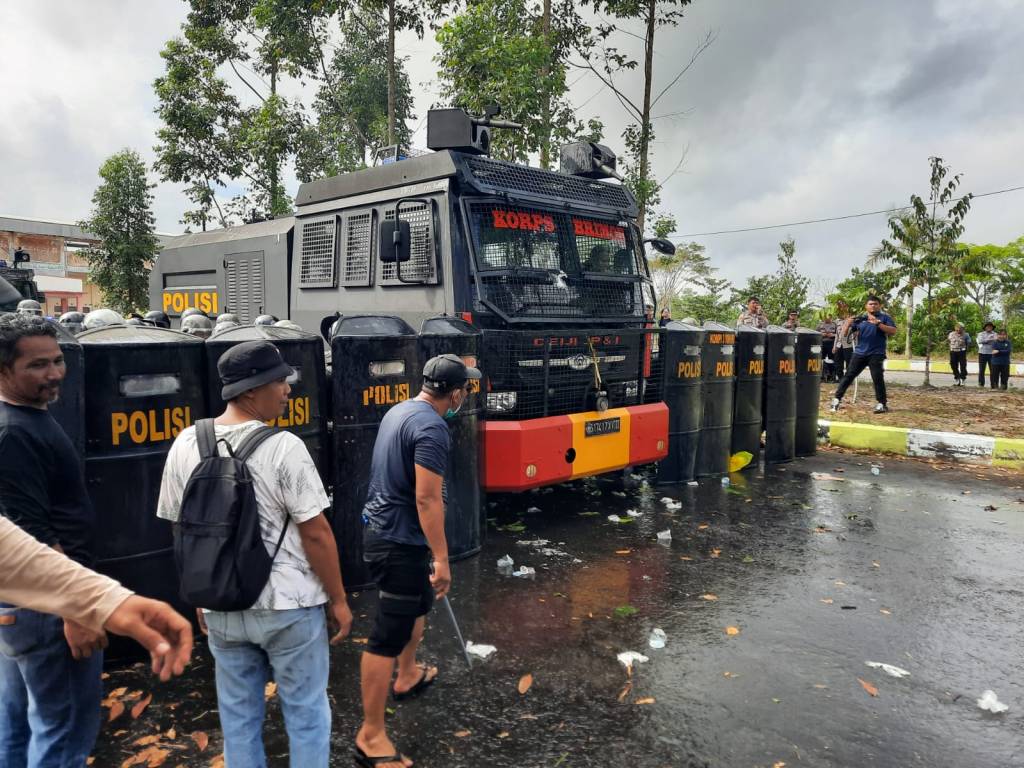 Siap Amankan Pilkada Serentak 2024,Brimob Kalteng Kompi 3 Batalyon B Pelopor Gladi Simulasi&nbsp;Sispamkota