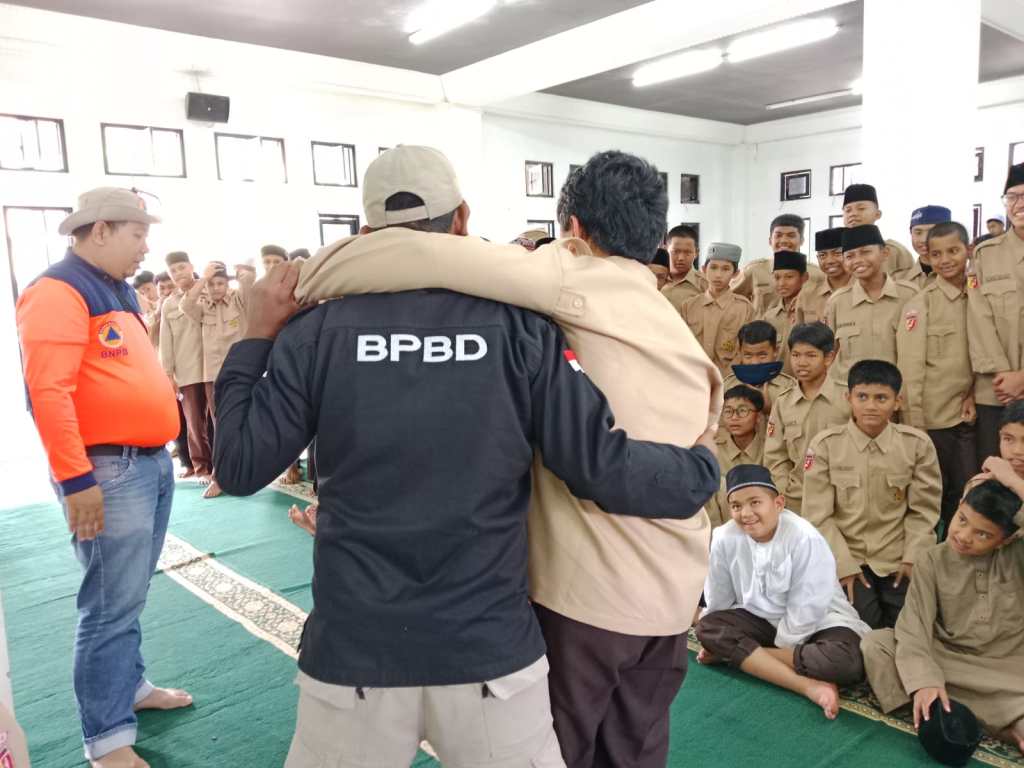 BPBD Kesbangpol Padang Panjang, Berikan Pelatihan dan Simulasi Kesiapsiagaan Bencana Kepada Santri Daarul Muwahhidiin