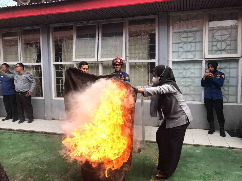 Rutan Kelas IIB Padang Panjang dan Damkar Lakukan Simulasi Mitigasi Pengurangan Resiko Bahaya Kebakaran