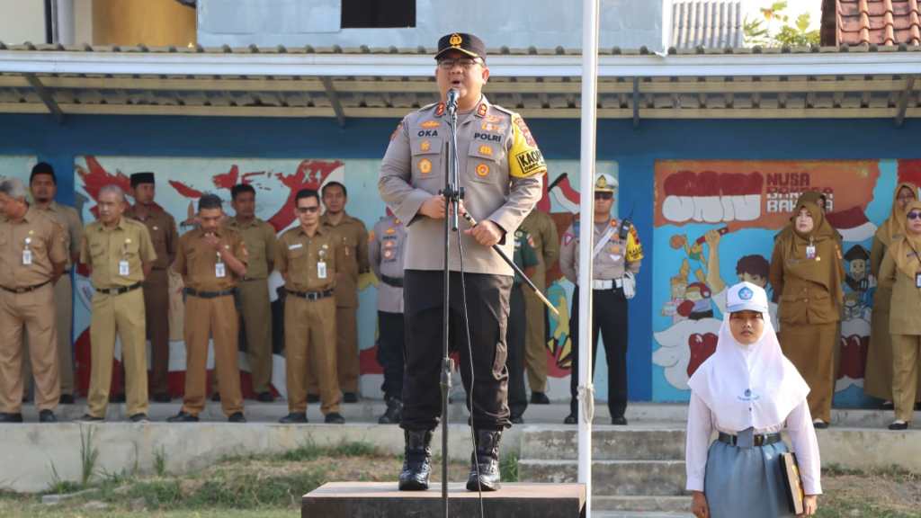 Giat Pembinaan dan Bentuk Karakter Pelajar, Polres Brebes Serentak Ikuti Upacara&nbsp;Bendera